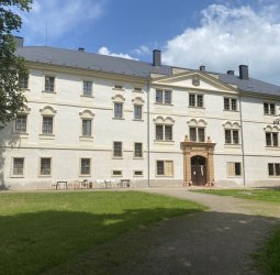 Zámek Křinec